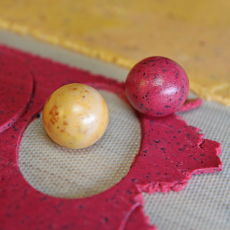 Making Really Round Polymer Clay Beads Vid-325