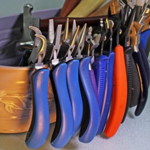 A Unique Jewelry Tool Storage Idea Vid-388