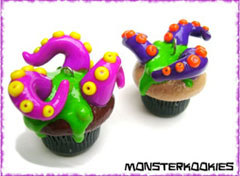 2009-05-30-monster-kookies-cupcake-charms